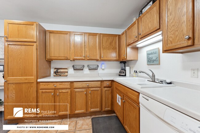 Building Photo - 815 Island Ct