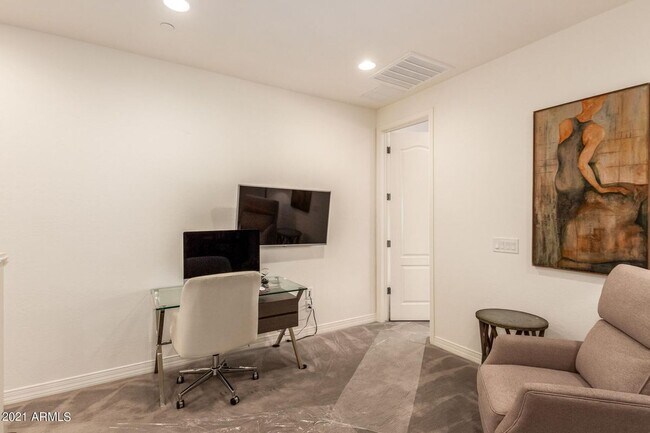 Building Photo - 7320 Vista Bonita Dr