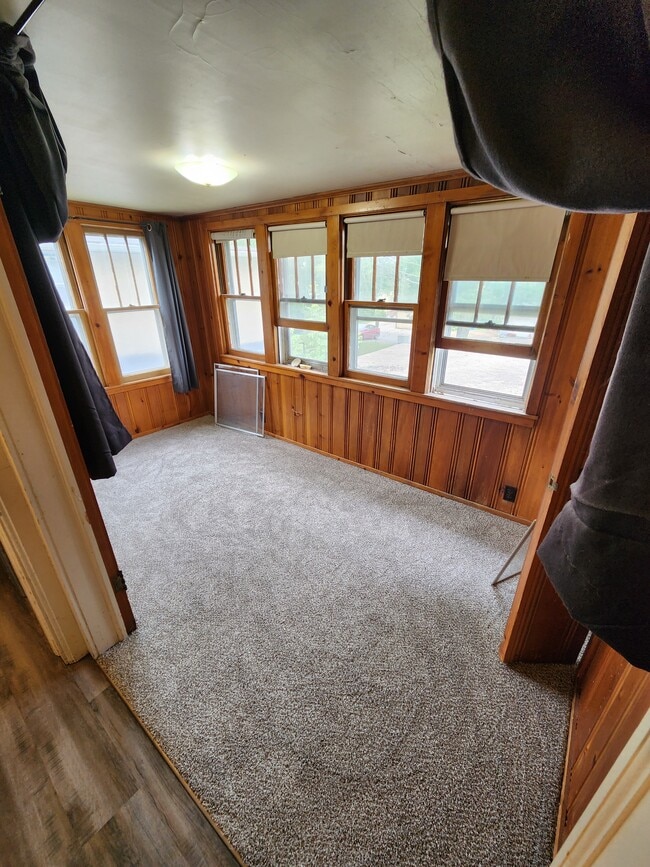 Building Photo - 458 N 6th St