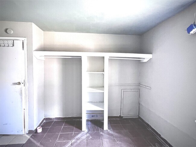 Building Photo - 1825 W Little York Rd