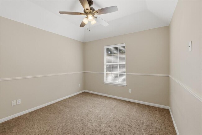 Building Photo - 15201 Calaveras Dr