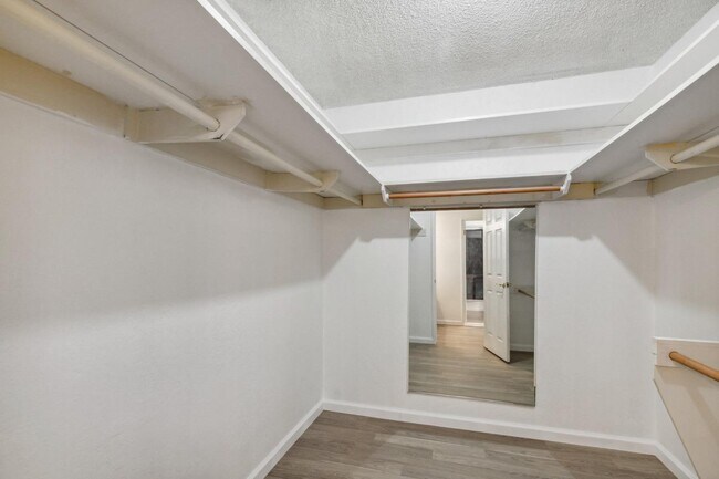 Building Photo - 3094 W Escalon Ave