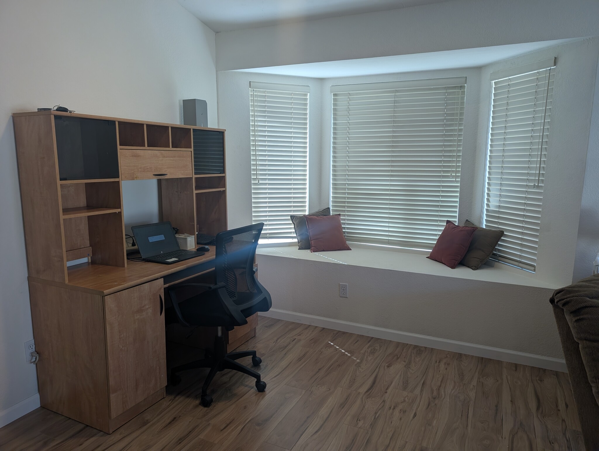 Building Photo - 1120 N Val Vista Dr