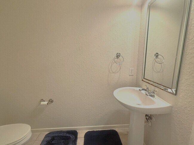 Building Photo - 19538 Piney Lake Dr