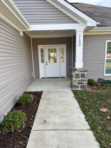 Building Photo - 1100 Kinsey Dr SE