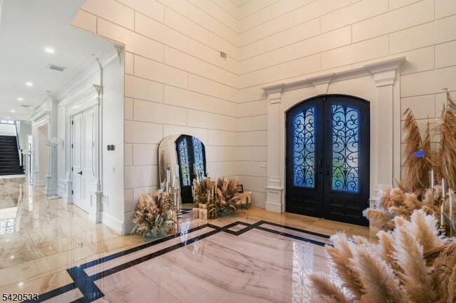 Building Photo - 6 Deer Trail Rd