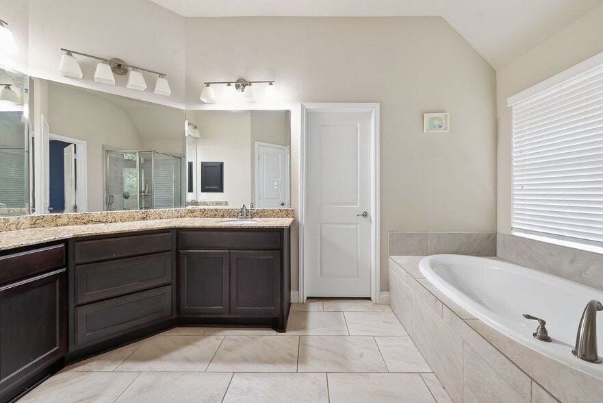 Building Photo - 18011 Begbie Path