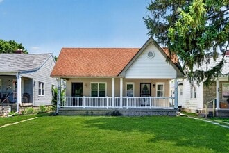 Building Photo - Freshly Updated Home in Warren Township