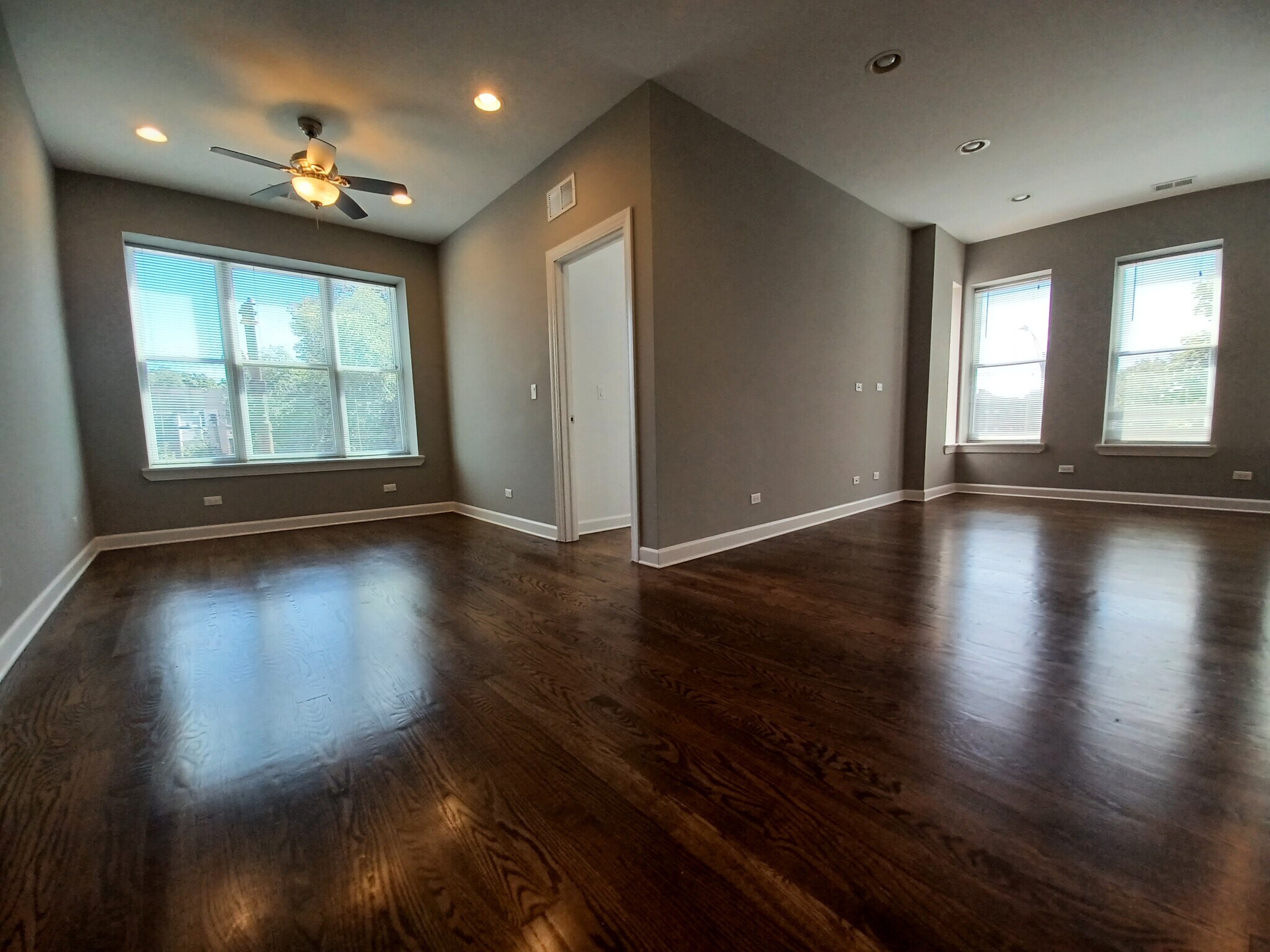 Dining room/Living room - 2800 W Logan Blvd