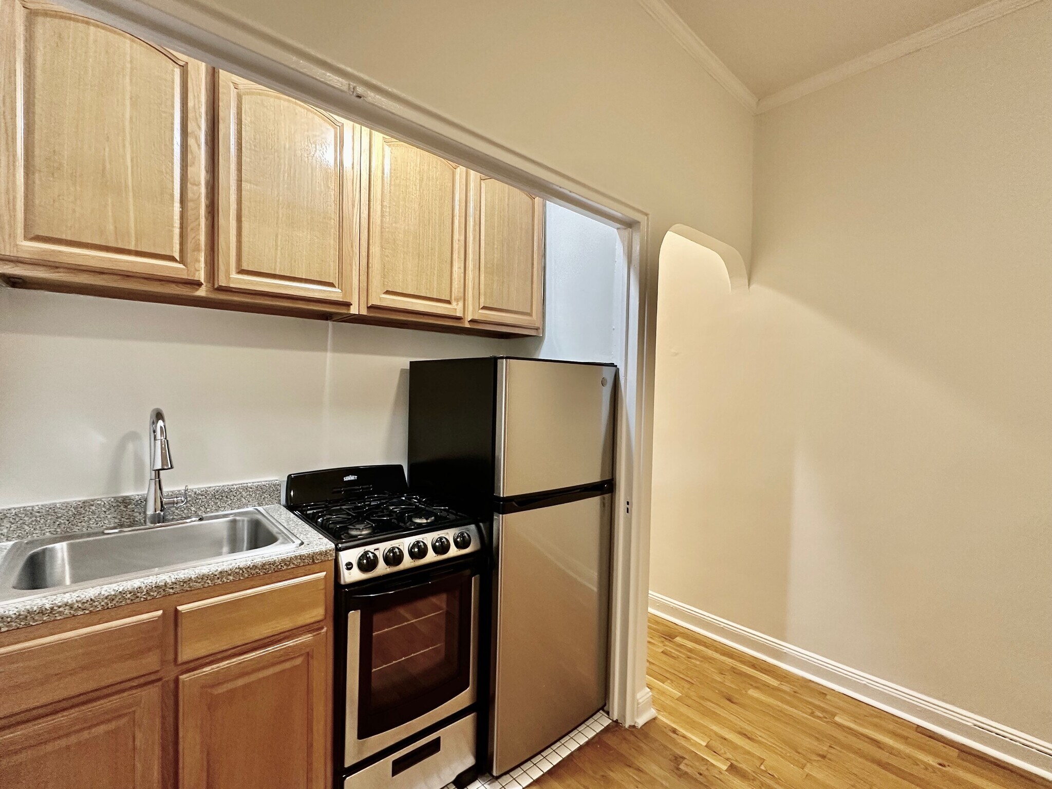 Building Photo - 328 W 83rd St