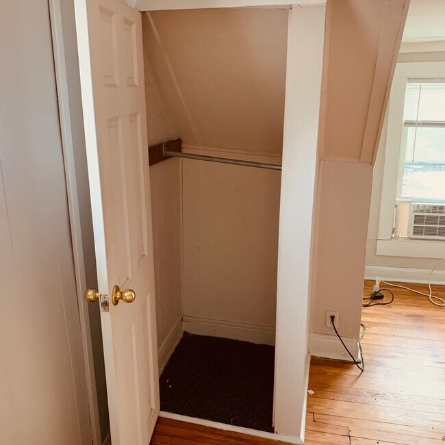 Building Photo - 2900 Enoch Ave