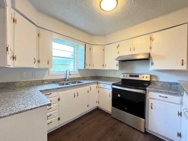 Building Photo - 409 La Bradford Dr