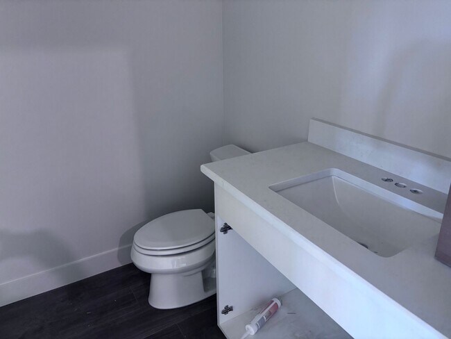 Building Photo - Brand New Ivory Home close to Sand Hollow