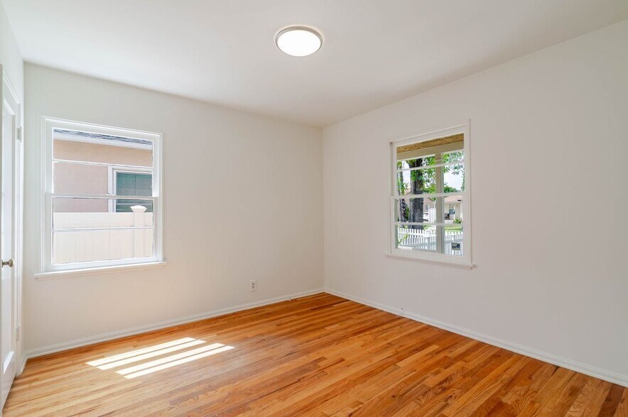 Building Photo - 4950 Newcastle Ave