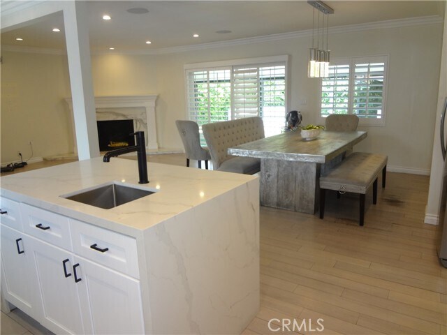 Building Photo - 22135 Vanowen St