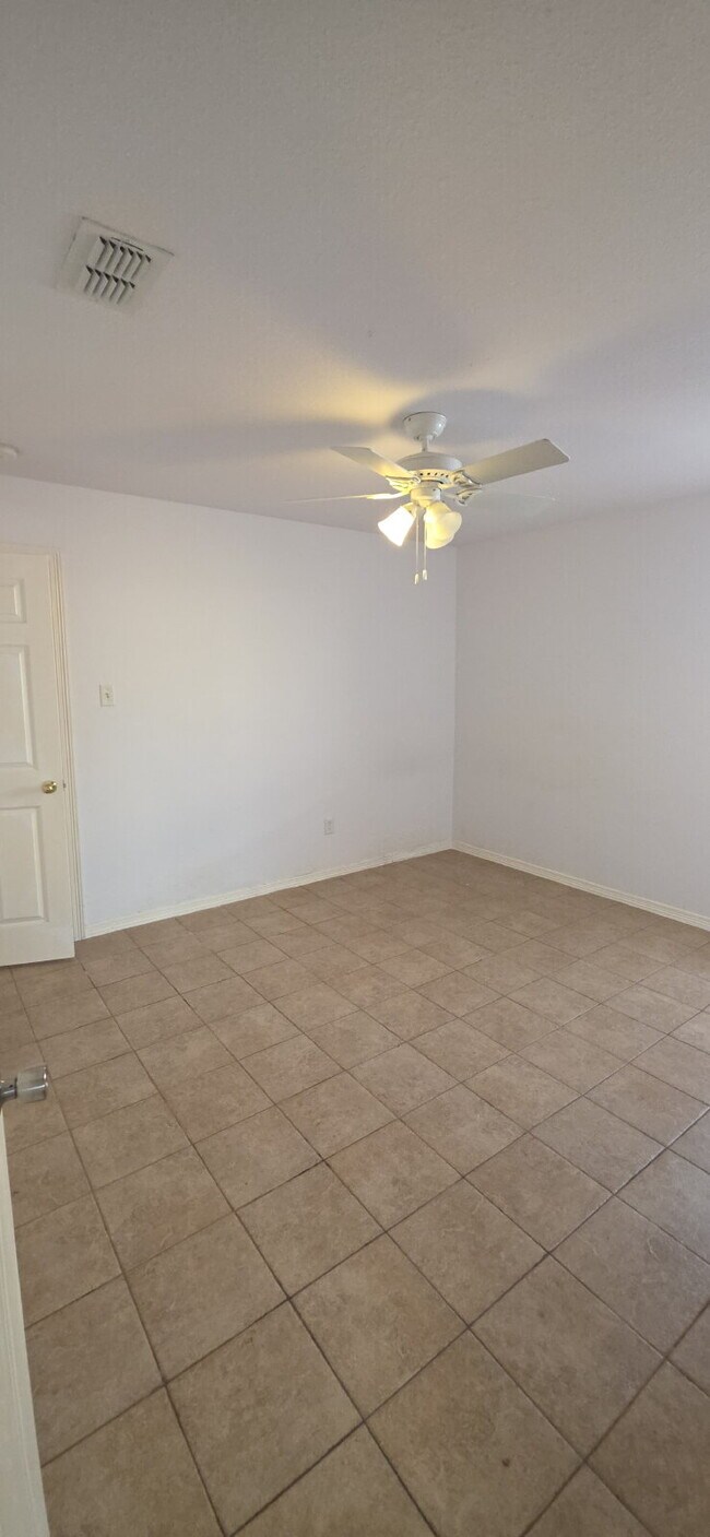 Building Photo - Large 4 Bedroom in Kennedale ISD