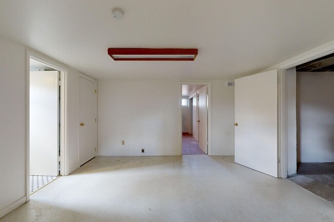 Building Photo - Farmhouse - Showings now Available