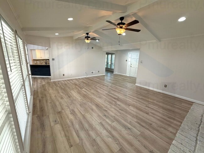 Building Photo - AVAILABLE NOW!!! Beautiful 4-bedroom, 2.5-bath home in the heart of Richardson