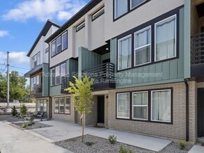 Building Photo - 142 Amboise Ct