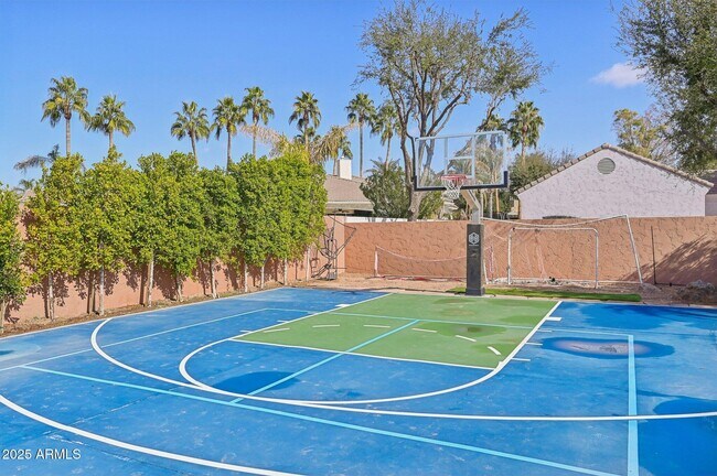 Building Photo - 351 N Cloverfield Cir