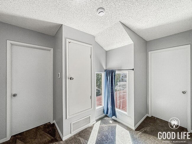 Building Photo - Stunning 3BD/2.5BA Townhouse in El Cajon W/ Central A/C, W/D, 2 Balconies, & Community Pool/Spa!