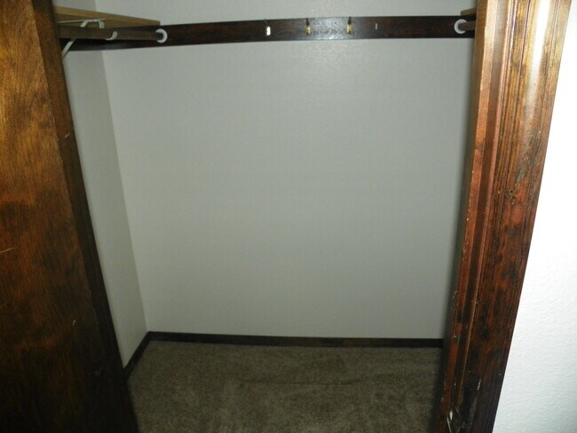 Building Photo - Eastside House, 3 Bdrm, 2 Bath, Gas Heat, ...