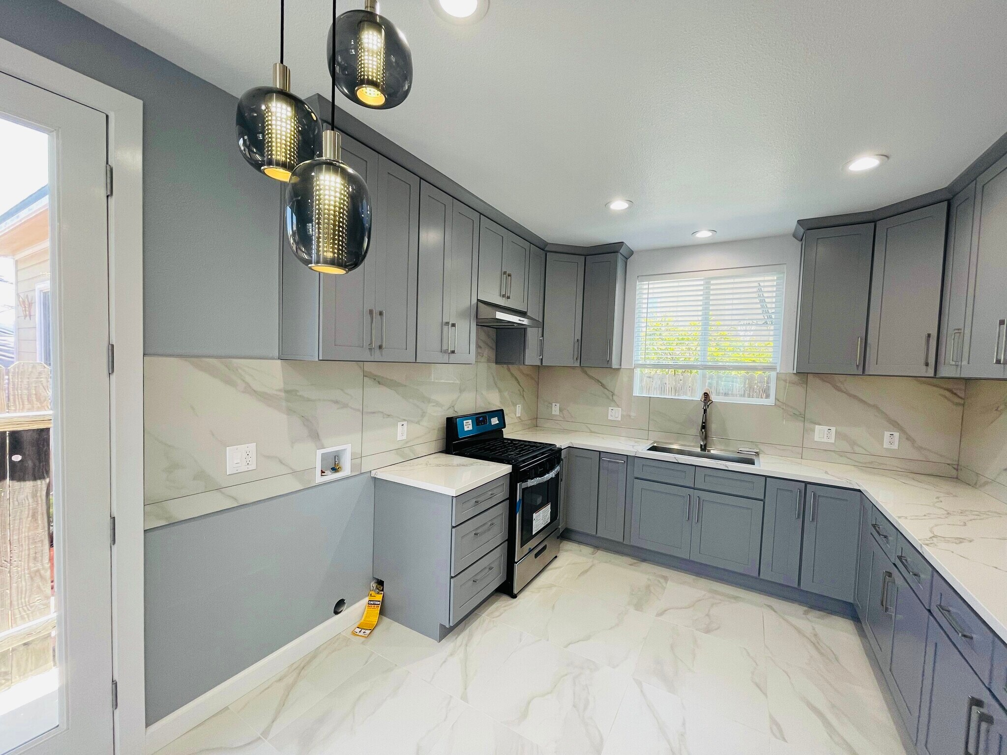 Building Photo - 15410 Firmona Ave