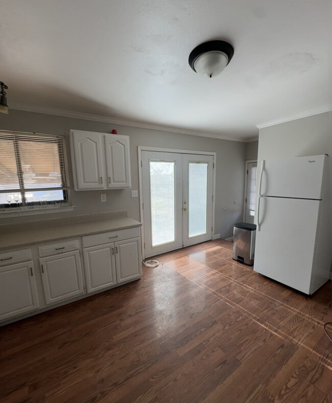 Building Photo - Welcome Home to Desirable Fenton!