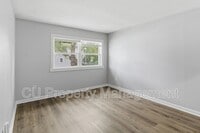 Building Photo - 1605 N Willow Rd