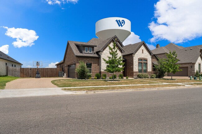 Building Photo - 2308 Paddington Way