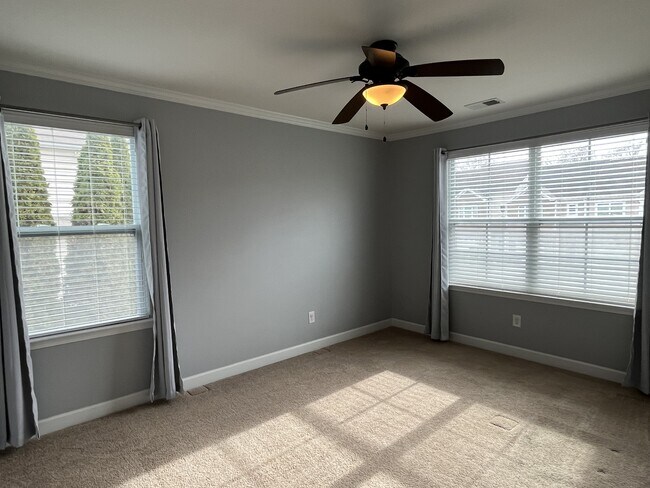 Building Photo - 5661 Tipperlinn Way