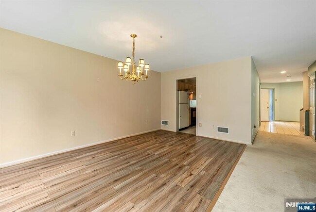 Building Photo - 43 Forsgate Ct