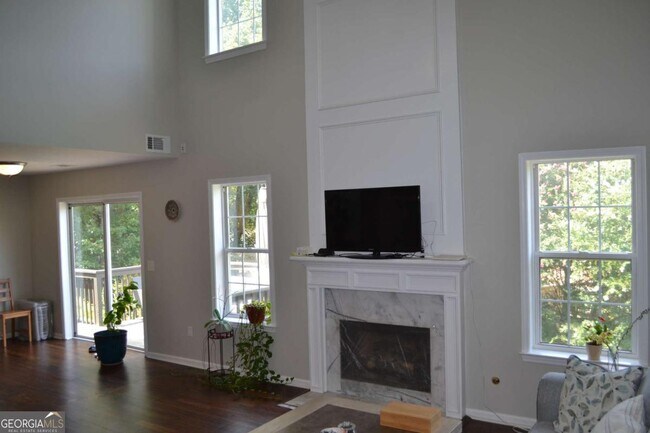 Building Photo - 1620 Grand Jct