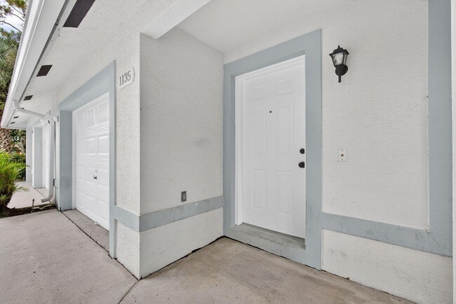Building Photo - 1135 Staghorn St