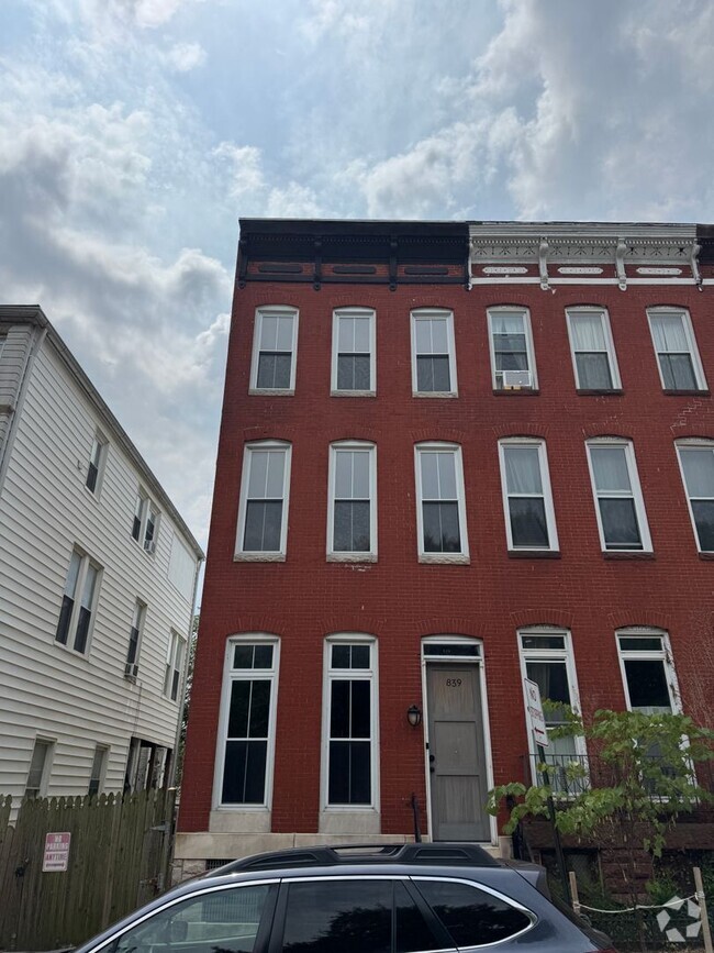 Building Photo - BEAUTIFUL, large brick row home in Hollins...