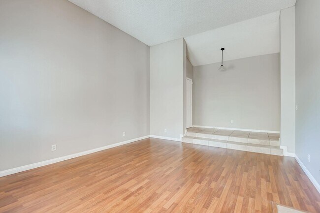 Building Photo - Charming 3 Bedroom Home In Henderson !