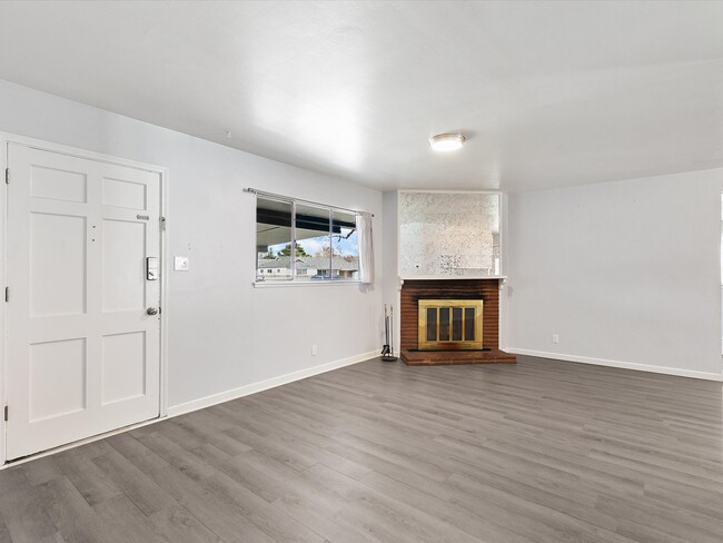 Building Photo - 1708 Probasco Way