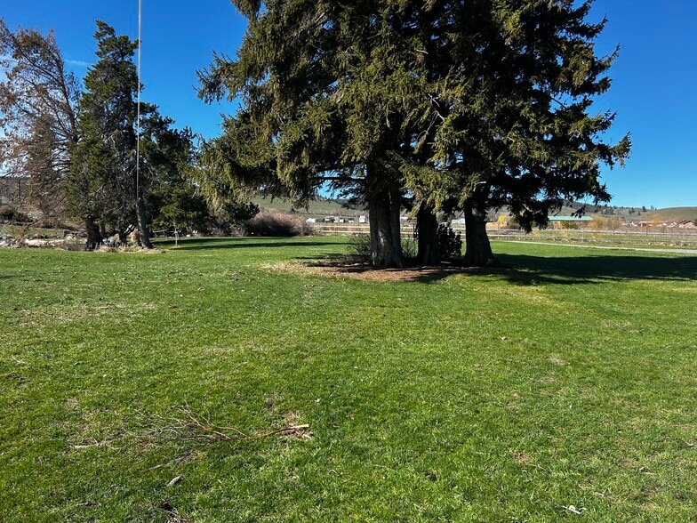 Building Photo - 810 Watt Canyon Rd