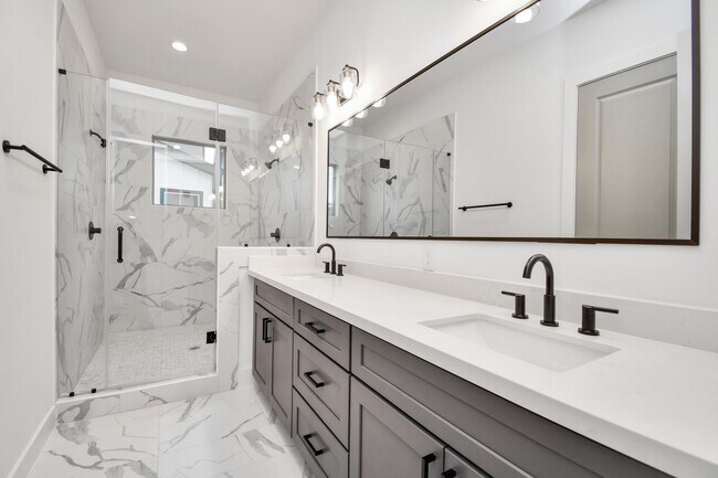 Building Photo - 2313 Eagle St