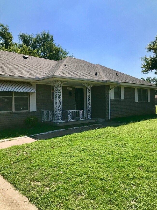 Primary Photo - Beautifully Updated Vintage Home!