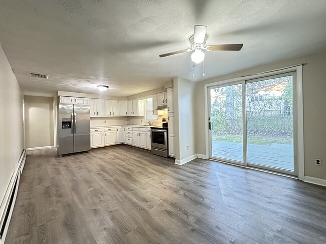 Building Photo - 135 S Pierce Rd