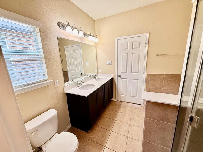 Building Photo - 1223 Daffodil Dr