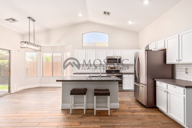 Building Photo - 3381 E Flamingo Ct