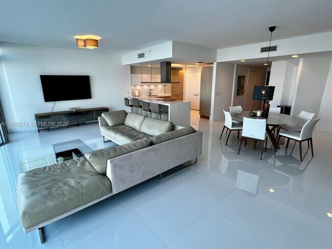 Building Photo - 17301 Biscayne Blvd