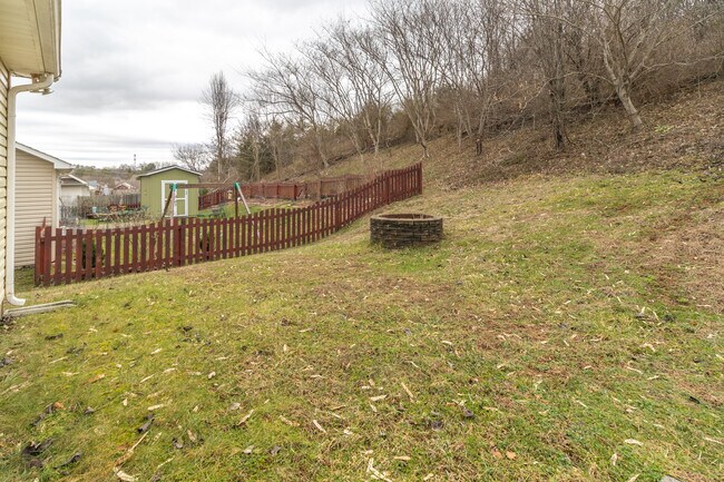 Building Photo - 624 Drakewood Rd