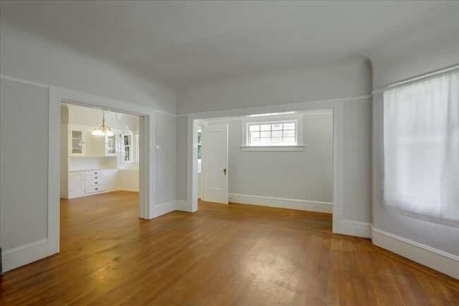 Building Photo - 422 Vernon St