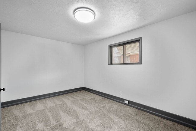 Building Photo - Stunning 3 bedroom home in McKees Rocks available May 1!