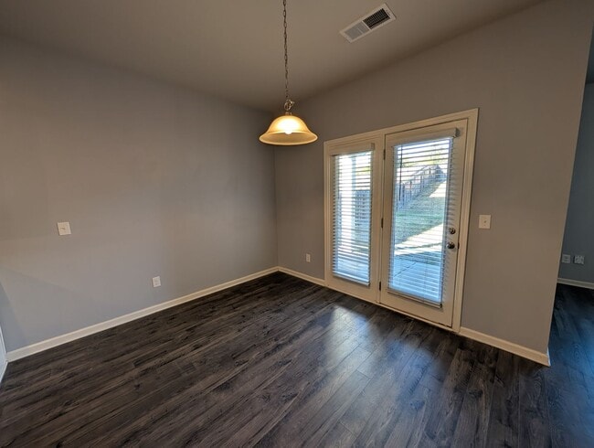Building Photo - 445 Saffron Ct