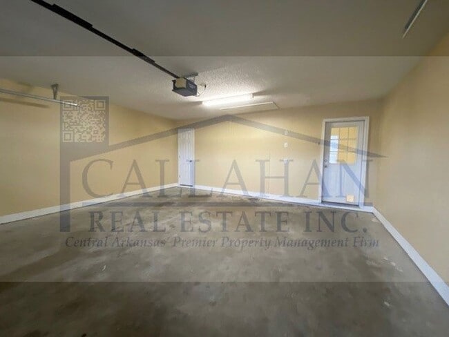 Building Photo - Cabot 3 bedroom with extra garage