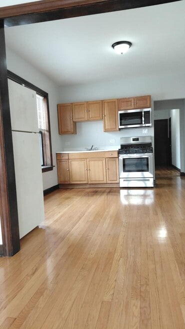 Building Photo - 4810 W Armitage Ave